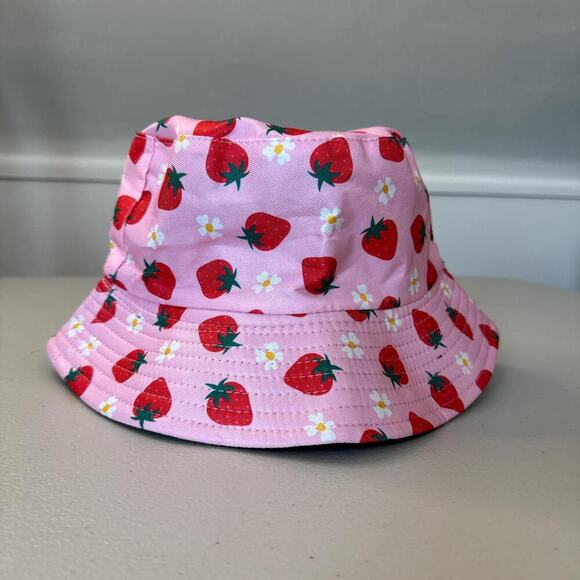 Nwot strawberry and daisy bucket - Picture 1 of 3